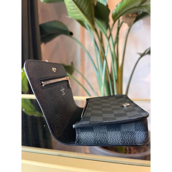 LOUIS VUITTON Damier Graphite Belt Pochette - Picture 4 of 16